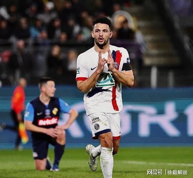 集结日AC米兰备战法甲拜仁慕尼黑完成体检备战德甲，新疆广汇窗口期回应争议直接炸裂的简单介绍