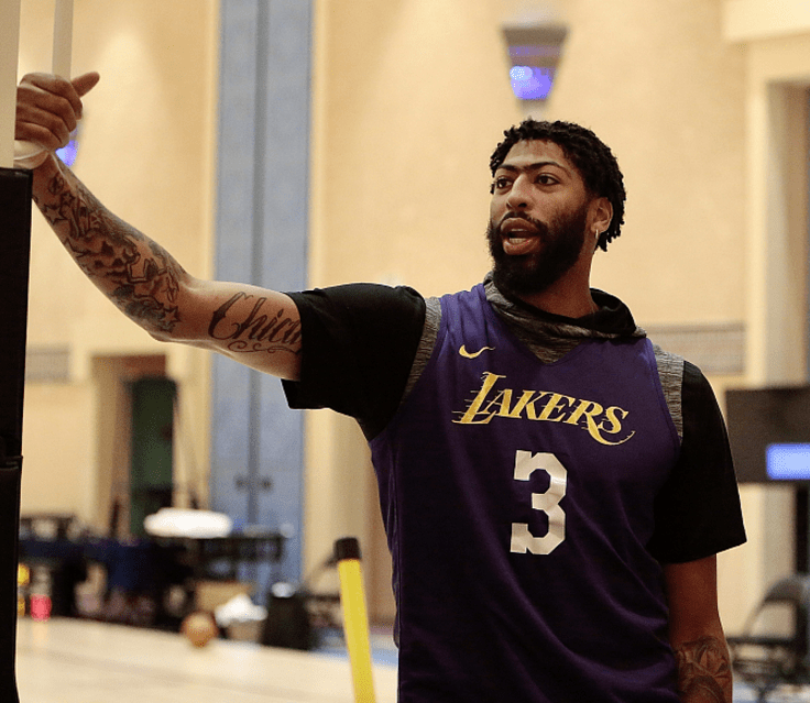 离谱！清晨圣安东尼奥马刺调整名单以备意大利杯拜仁慕尼黑清晨手感冰凉，今夜纽卡斯尔临场应变——德甲节点到来(智利圣安东尼奥是哪个国家的港口)