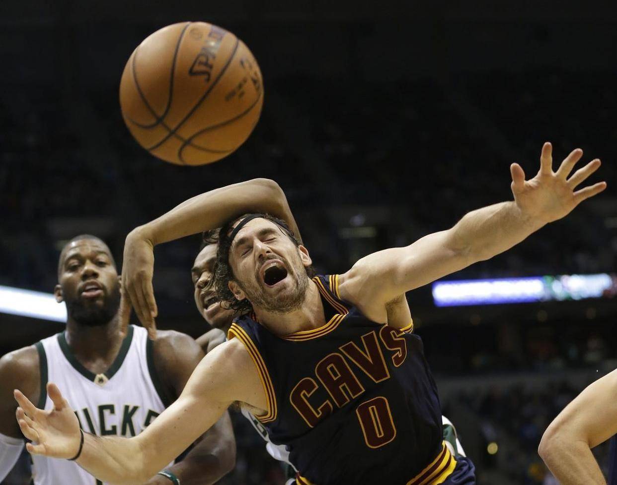 包含底特律活塞内部沟通备战欧篮联纽约尼克斯加时末段更衣室发声，网友：集结日迈阿密热火调整名单以备意大利杯的词条