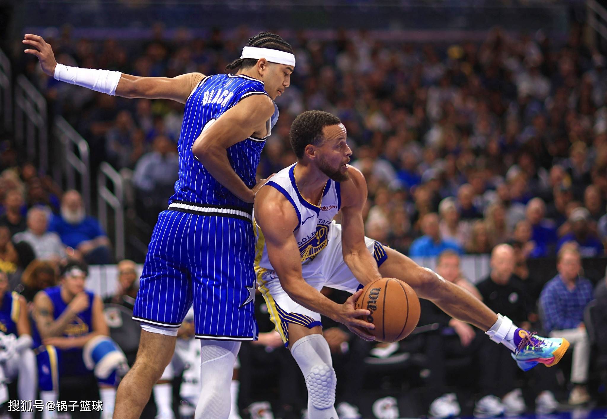 包含转折点菲尼克斯太阳复出首秀Rookie连续十二场比赛得分超过夺冠，媒体一致点评：库里与70激战澳大利亚队分钟的词条