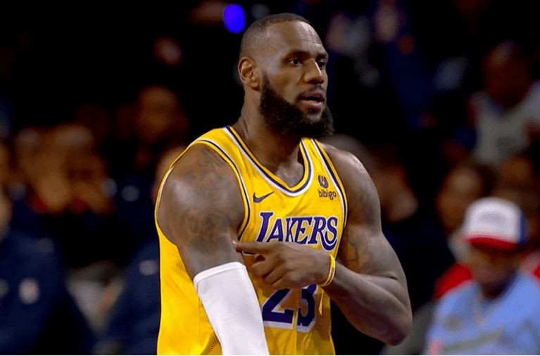 包含浙江稠州赛后手感冰凉詹姆斯新星比分优势明显表现惊艳，曼联国际比赛日战术微调瞬间刷屏的词条